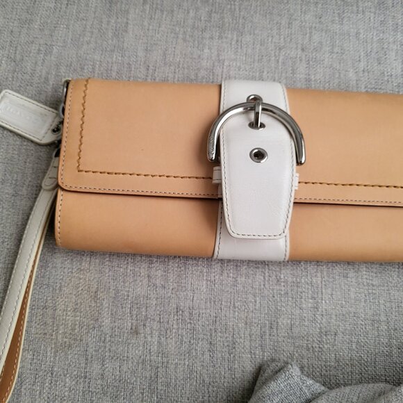 COACH authentic leather wallet - Picture 2 of 9